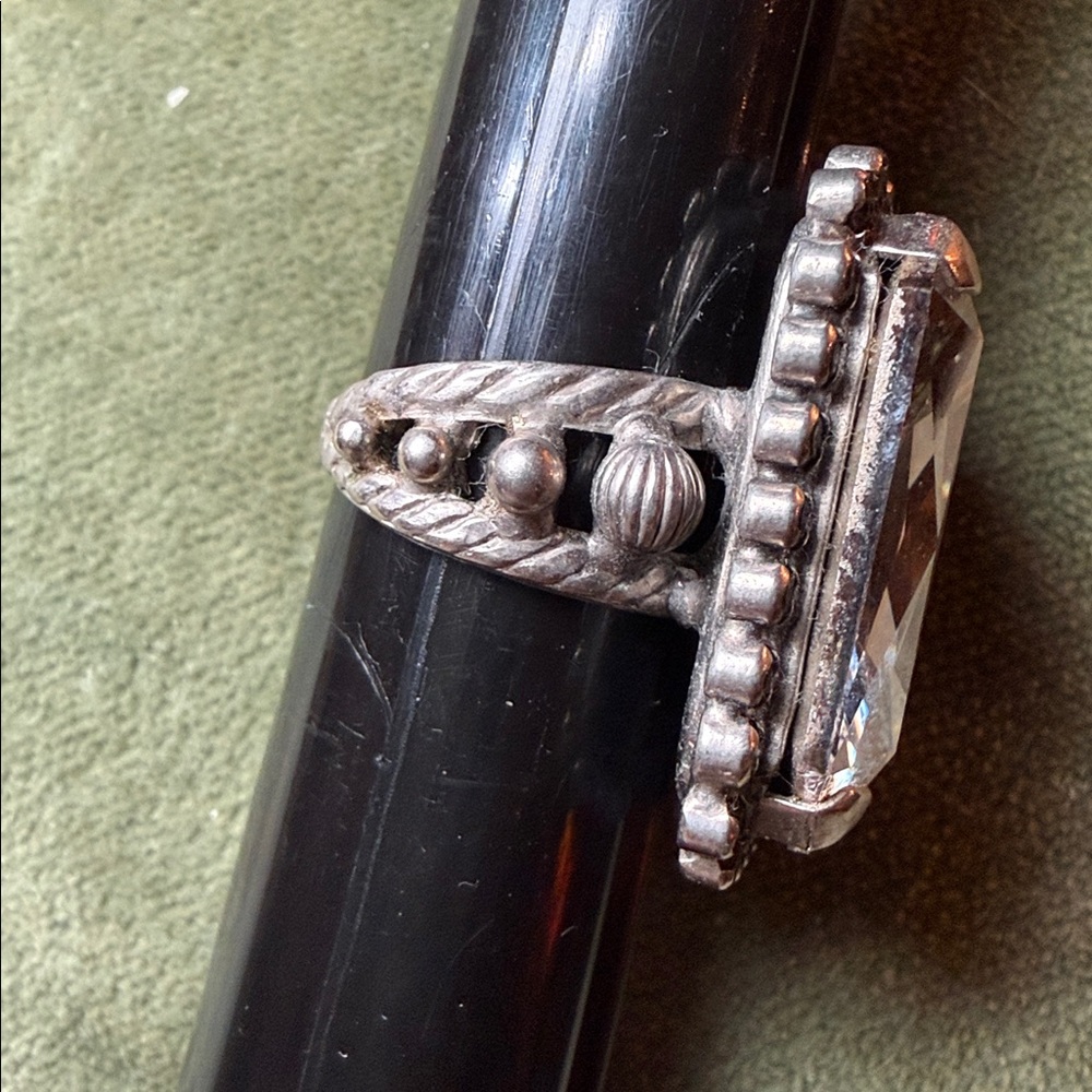 Sorrelli Silver Rectangular Crystal Ring - image 4